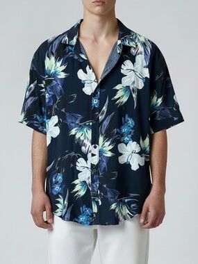 Hollister Men’s Blue Floral Hawaiian Style Shirt